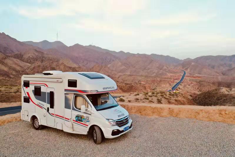 房车自驾游最佳地方在哪里 c77c-knvsnuh2061787.jpg