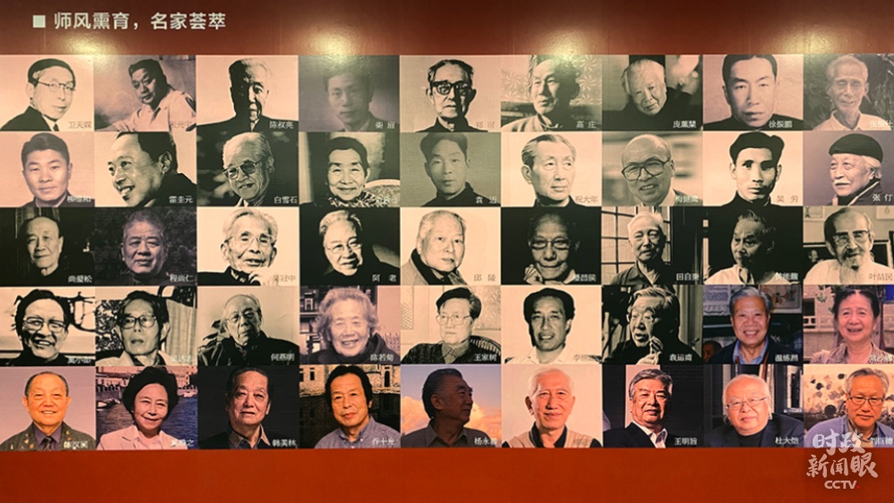 △清华美院校庆展上的大师(总台央视记者杨松涛拍摄)