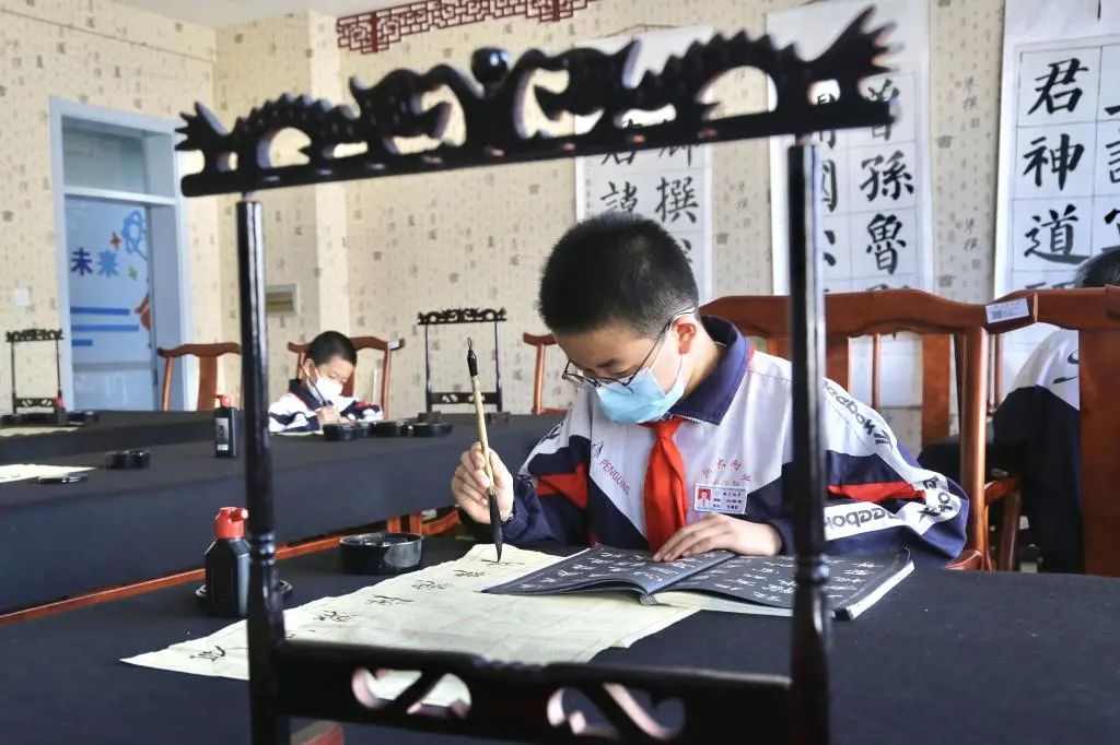 【新大新闻】“我为群众办实事”——新疆大学附属中学开展课后托管服务工作