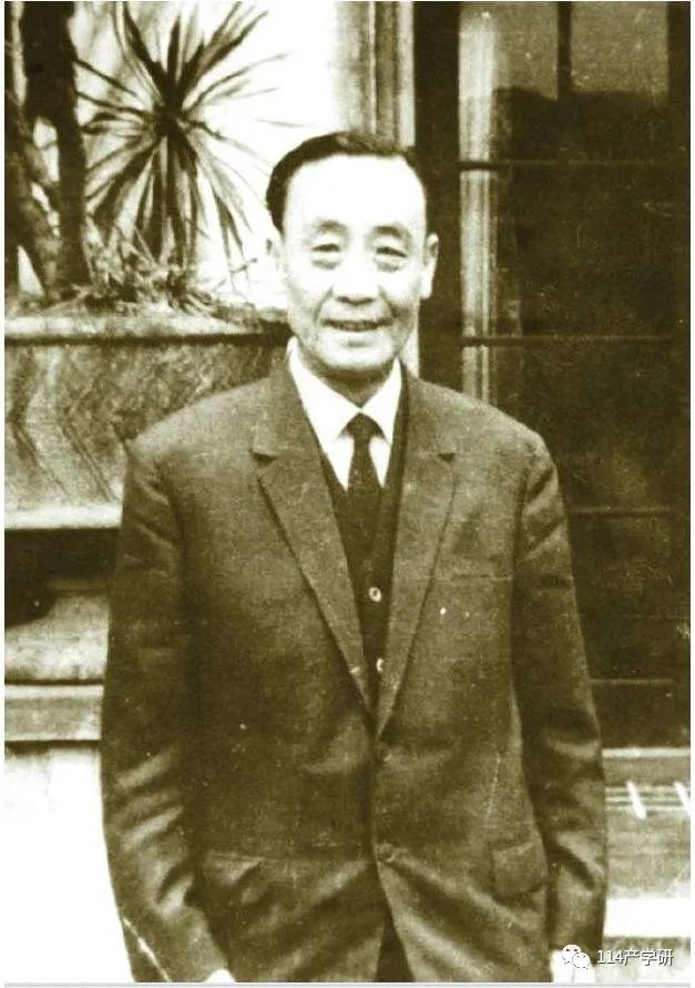 清华人物 | 他是杨振宁同学,西南联大7年4专业,学贯中西却说"只是打杂