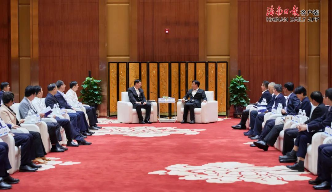 冯飞会见“浙江知名民企海南行”企业家代表