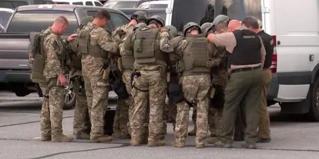 美国两名警察和两名人质在血腥持枪对峙中身亡