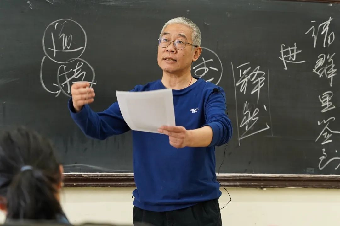 当春光遇上晨光丨加油,中传人!