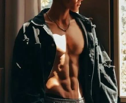 严肃研究：公狗腰怎么成了男人性感身材的代名词？