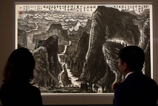 李可染史诗巨制《长征》将领衔“大观”之夜,此幅为李可染1959年为庆祝建国十周年所创作。新京报记者 浦峰 摄