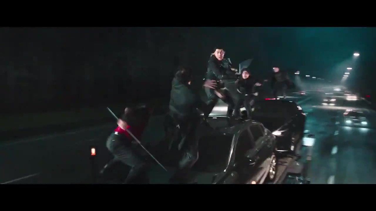 《特种部队》衍生电影《蛇眼》公布首款预告 高速车顶