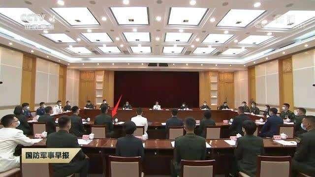主席台对面第一排左四为祁发宝 央视视频截图