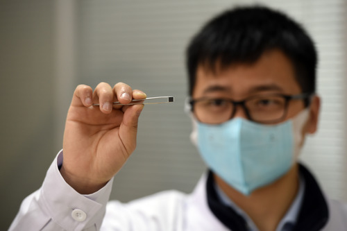 安徽企业成功研发50纳米芯片并实现量产。新华社发（周牧 摄）