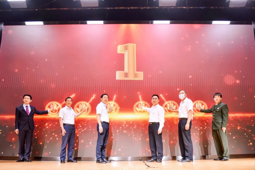 emc全站:北京高校结业生失业守业进步前辈典型百场宣讲流动启动典礼暨首场宣讲流动正在中传盛大举办(图3) emc全站:北京高校结业生失业守业进步前辈典型百场宣讲流动启动典礼暨首场宣讲流动正在中传盛大举办(图3)