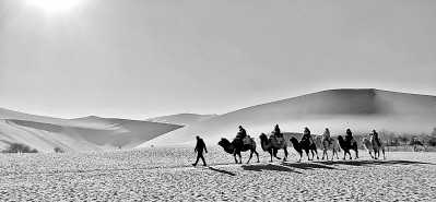 敦煌鸣沙山 谭华摄/光明图片