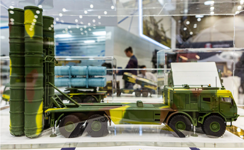 乌克兰展示的SD-300地对空导弹系统发射车