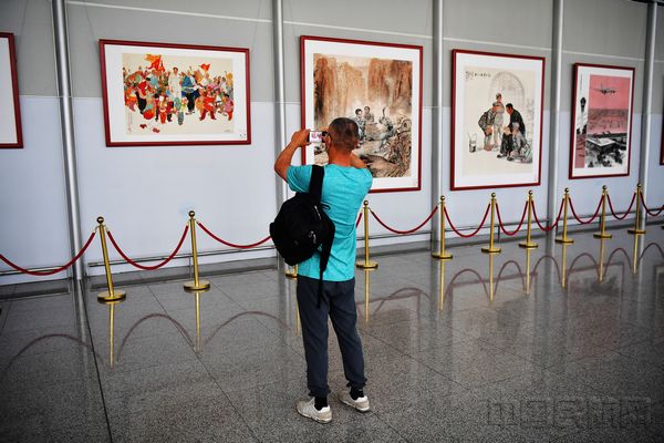 庆建党100周年教师画展,建党100周年教师绘画 西部机场集团广告公司举办建党百年逐梦西部机场风华主题画展
