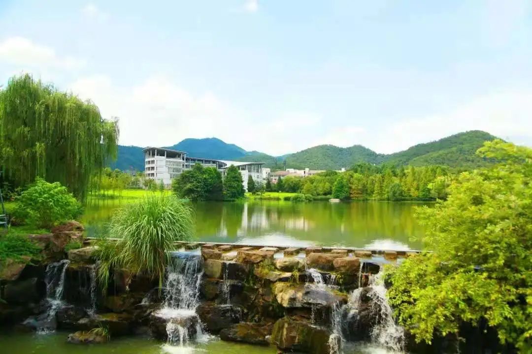 @准大学生,在美丽的浙江农林大学,我们等你一起读书做学问