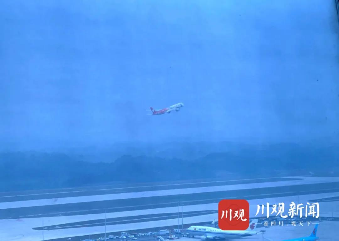 成都天府国际机场正式投运!空地对话现最燃告白:“共祝中国共产党百年华诞!”