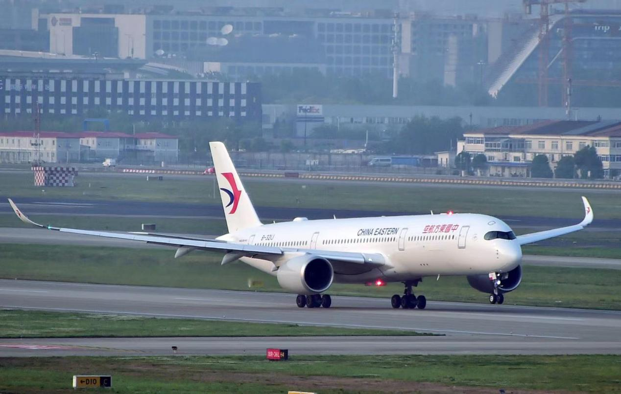 东方航空参加首航的飞机从天府国际机场起飞 图片由企业方提供