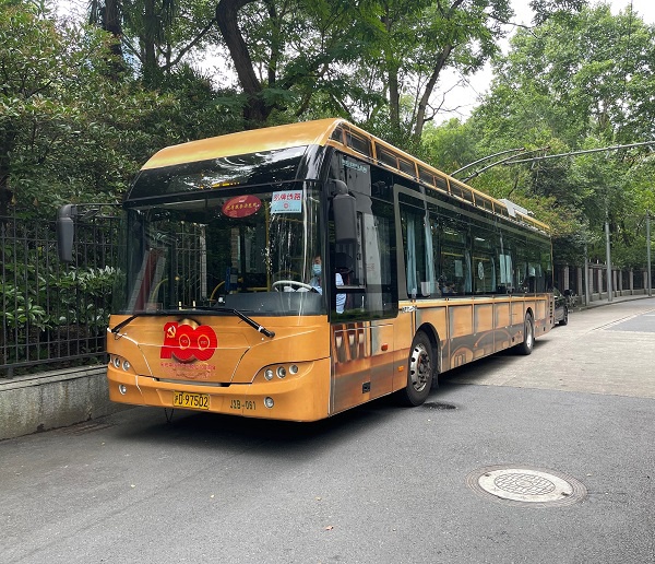 20路公交变身"铛铛车",在上海街头来一场复古之旅!