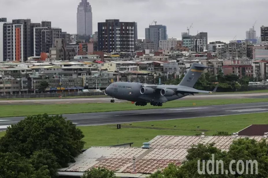 U.S. congressmen visit Taiwan on military transport plane and announce  750,000 doses of new crown vaccine to Taiwan-breakinglatest.news-Breaking  Latest News