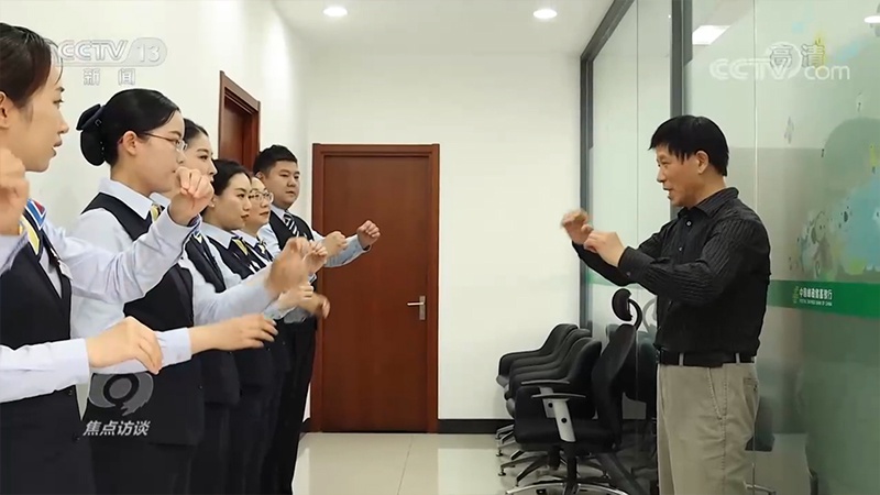 【焦点访谈】从手语银行到无声警务室 他们通报着无声的暖和【爱乐彩】(图5) 【焦点访谈】从手语银行到无声警务室 他们通报着无声的暖和【爱乐彩】(图5)