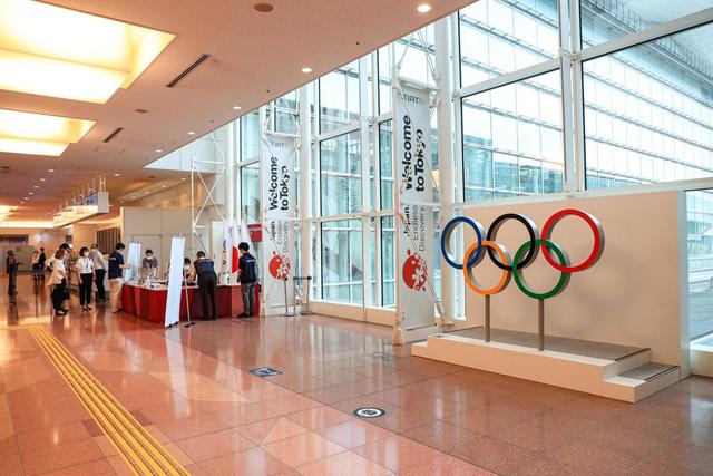 当地时间7月2日,日本东京,羽田国际机场各处奥运元素。图/IC photo