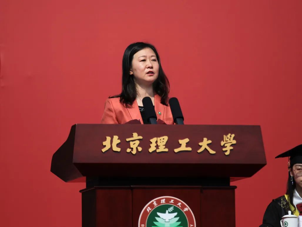 今天,北理工举行史上更大大大大的毕业典礼!