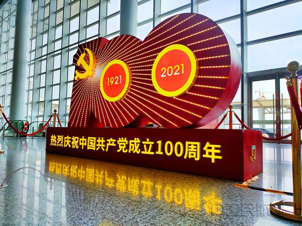 建党100周年氛围营造,建党100周年氛围 手机刷屏机及"超级"天幕投影等40余块显示屏广泛刊播庆祝建党100周年