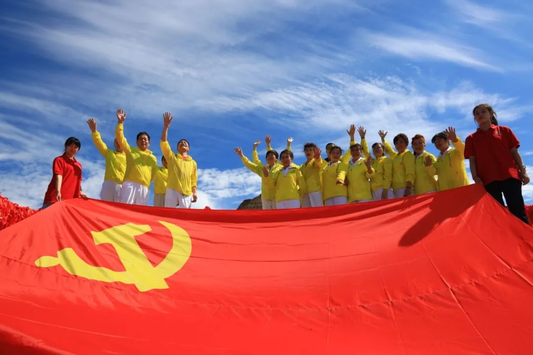 建党100周年照片作品,建党100周年照片 华山之巅歌声嘹亮五峰联唱庆祝建党100周年