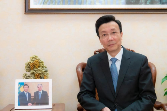 中国驻哈萨克斯坦大使张霄