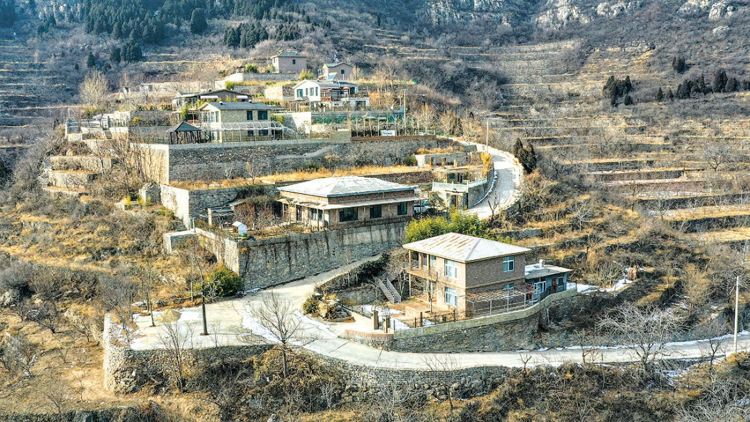 图为南山区执法局对面黄金谷内的别墅。记者 王文志 摄