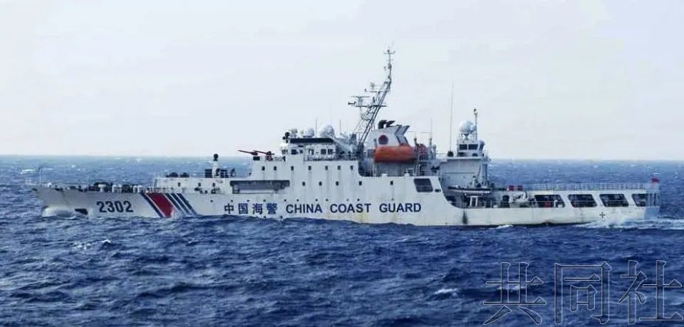 2021年12月，驶入钓鱼岛附近海域的中国海警船（日本海上保安厅拍摄）