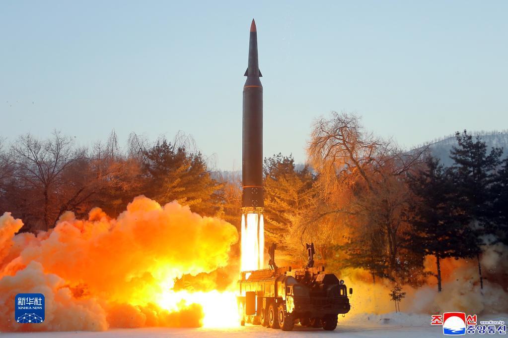 朝鲜向东部海域发射巡航导弹