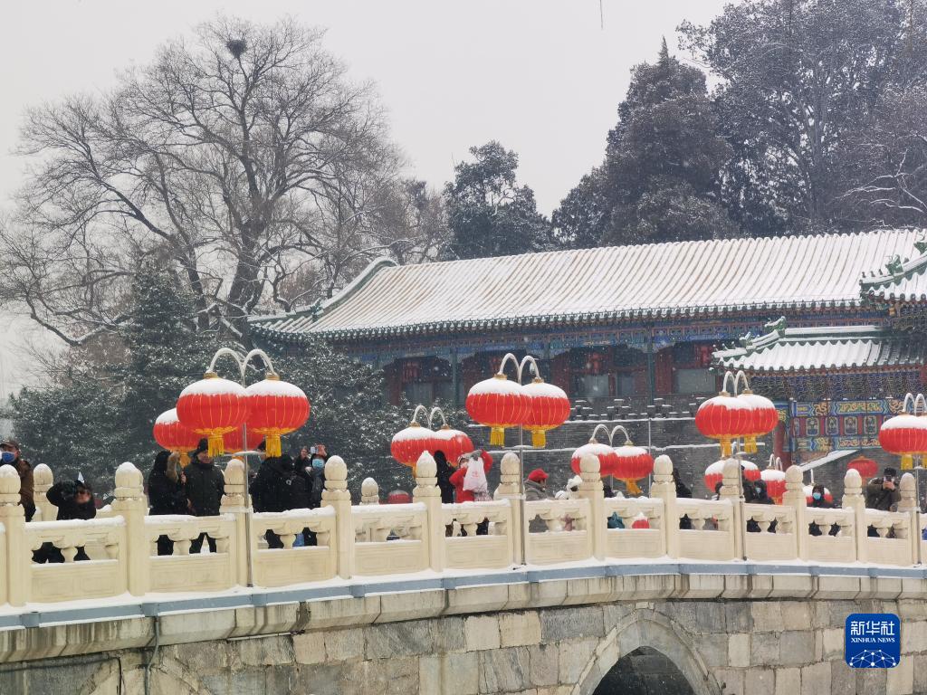 1月22日拍摄的北京北海公园雪景.