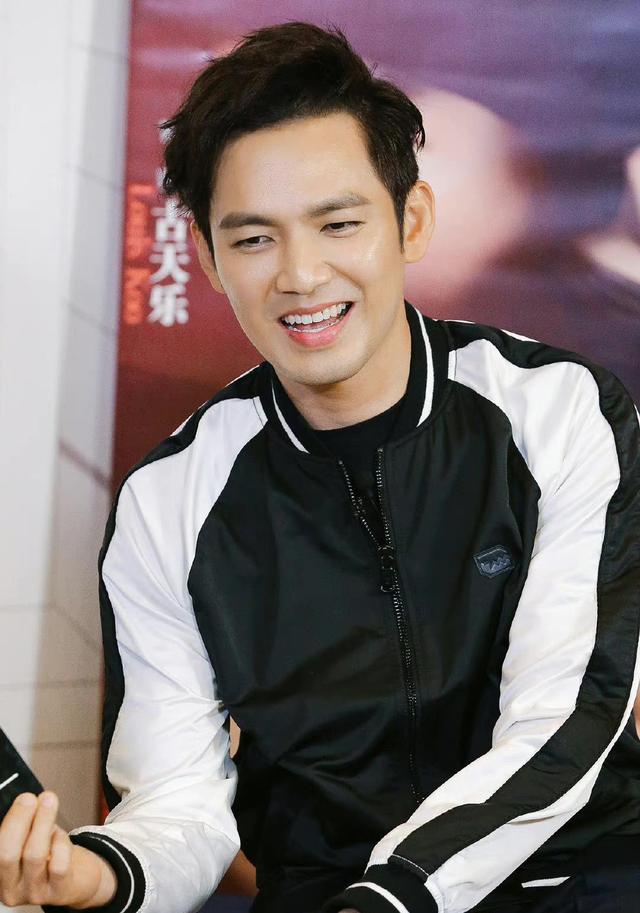 钟汉良演技入木三分,形象神还原,《今生有你》里他可谓敬业典范休闲区蓝鸢梦想 - Www.slyday.coM 钟汉良演技入木三分,形象神还原,《今生有你》里他可谓敬业典范休闲区蓝鸢梦想 - Www.slyday.coM