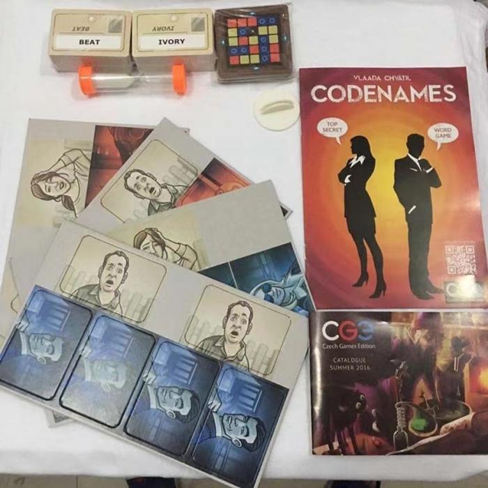 (“CODENAMES”桌游商品 受访者供图)