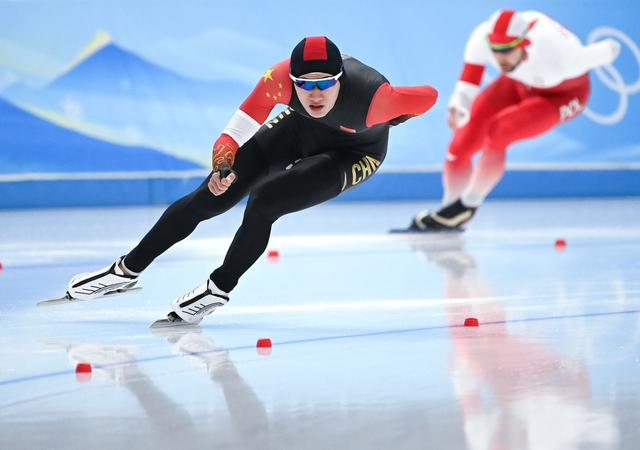 北京冬奥会速度滑冰冰丝带举行第二次训练赛