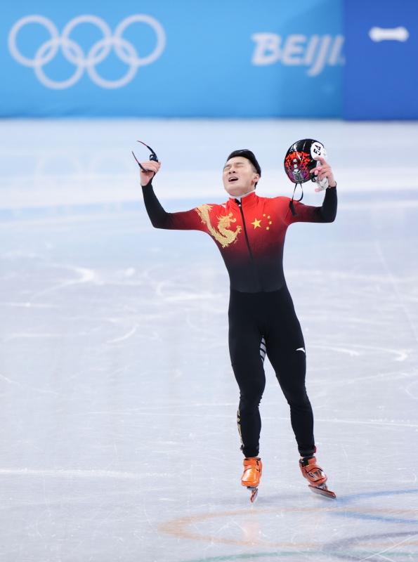 中国选手任子威李文龙包揽短道速滑男子1000米决赛金银牌
