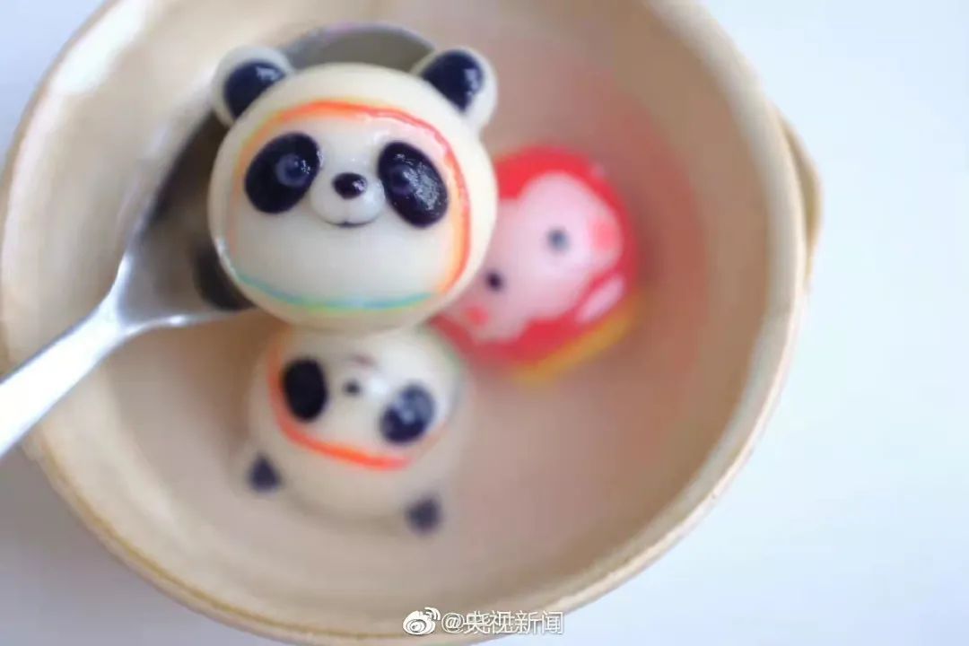 羊毛毡戳一个↓↓↓图片出处见水印剪纸冰墩墩↓↓↓图片出处见水印