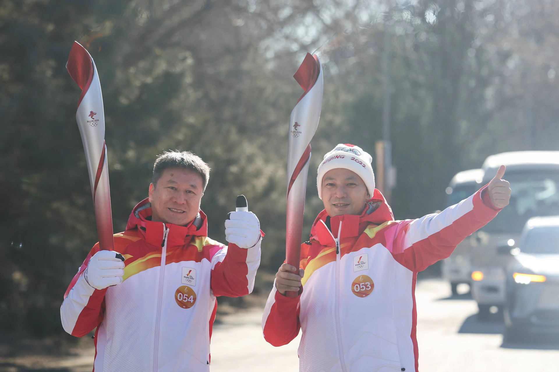 冬奥火炬手钱杨挑重担擎圣火带着荣誉再出发