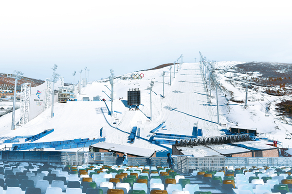 张家口云顶滑雪公园空中技巧赛场。 (图片来源：视觉中国)