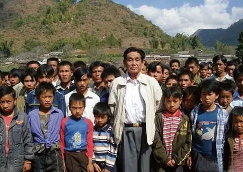 民主同盟军(即果敢同盟军)的创建者,曾任缅甸掸邦第一特区政府主席