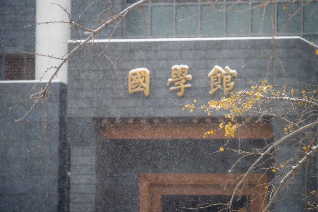 (滑动图片切换季节)