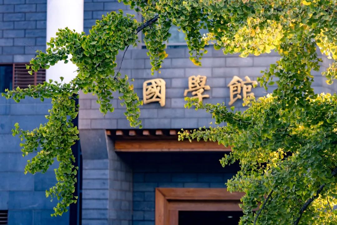 (滑动图片切换季节)