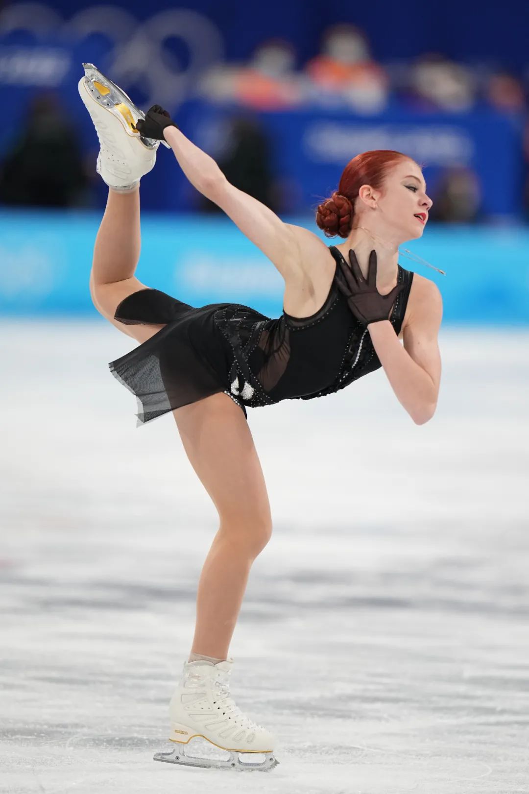 2月17日，俄罗斯奥委会选手亚历山德拉·特鲁索娃在比赛中。当日，北京2022年冬奥会花样滑冰女子单人滑自由滑比赛在首都体育馆举行，俄罗斯奥委会选手亚历山德拉·特鲁索娃获得女子单人滑亚军。   中新社记者 崔楠 摄