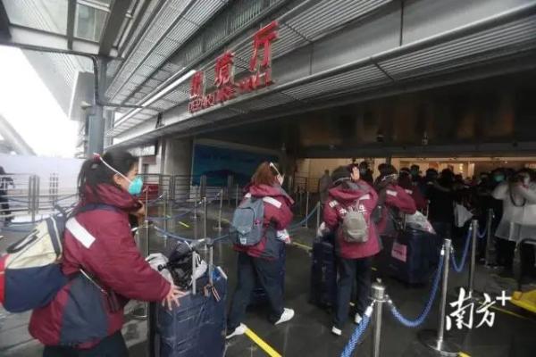 香港加油站加油工作 2d8e-84ed18881d4897f93e905b2def5b3e75.jpg