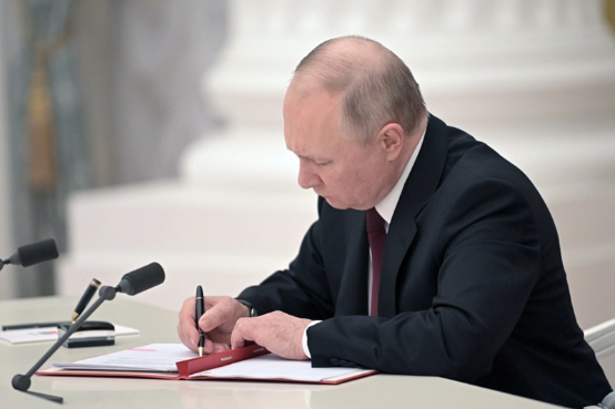 普京签署法令图自外媒