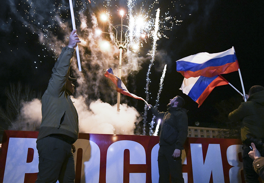 顿涅茨克民众庆祝被俄承认