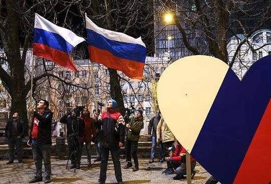 俄军开进顿涅茨克市区,数里外就是乌军,东乌武装与乌军不断交火休闲区蓝鸢梦想 - Www.slyday.coM 俄军开进顿涅茨克市区,数里外就是乌军,东乌武装与乌军不断交火休闲区蓝鸢梦想 - Www.slyday.coM