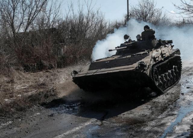 俄军开进顿涅茨克市区,数里外就是乌军,东乌武装与乌军不断交火休闲区蓝鸢梦想 - Www.slyday.coM 俄军开进顿涅茨克市区,数里外就是乌军,东乌武装与乌军不断交火休闲区蓝鸢梦想 - Www.slyday.coM