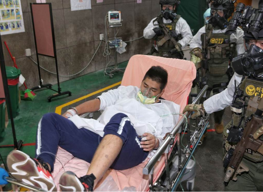 黄泳群去年由厦门遣返回台，落地后癫痫发作，被送往医院救治。台湾“中时新闻网”资料图