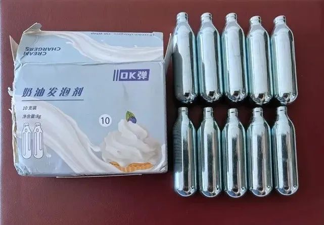 社会上非法流通的笑气,大多以"小钢瓶"的形式存在(资料图)