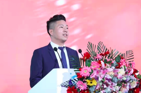 博康公司老总_保险公司团康活动照片